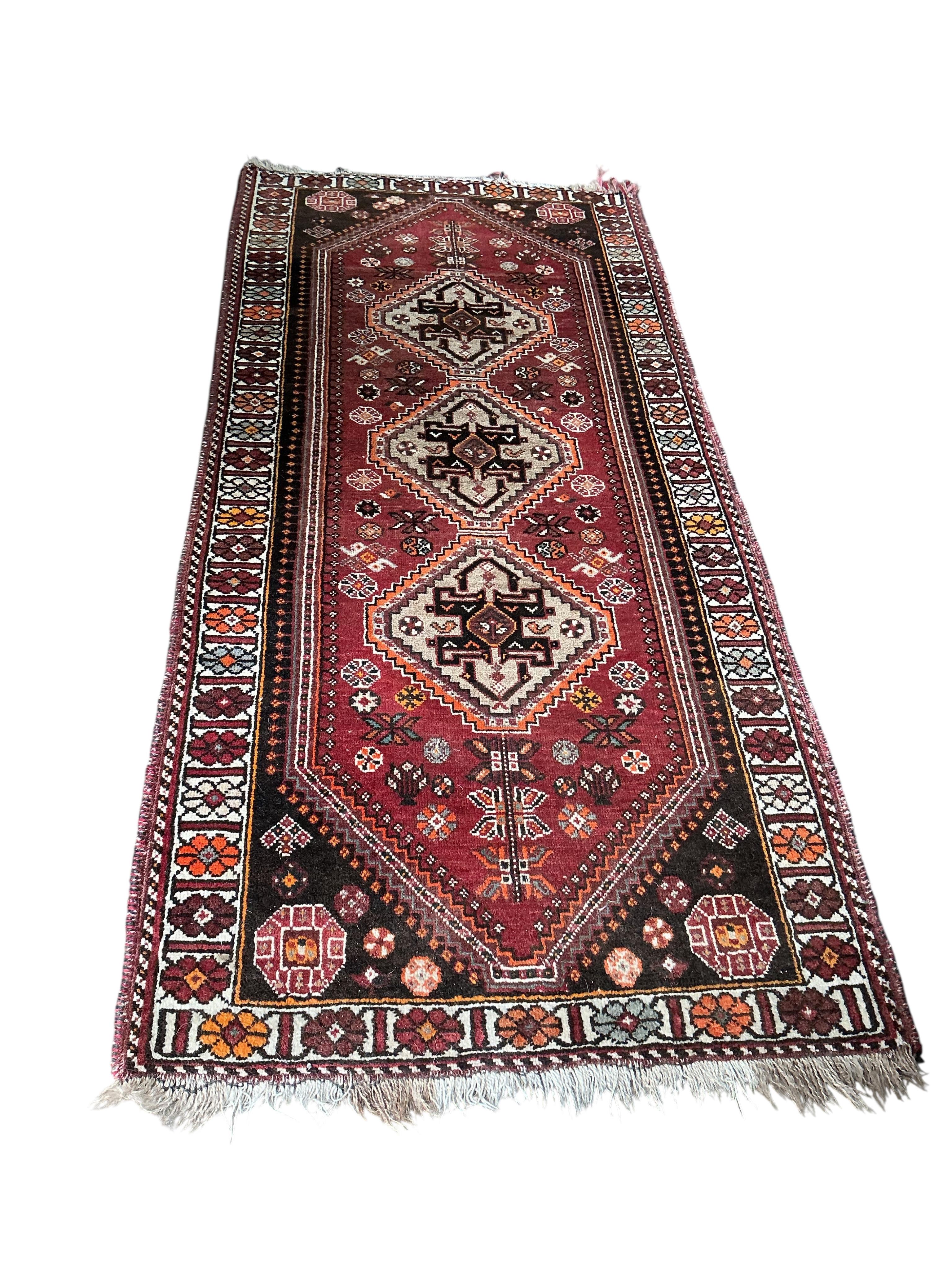 A Hamadan red ground rug, 204 x 140cm